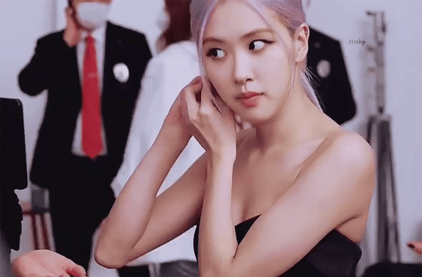 Chụp ảnh với vòng cổ trị giá 20 tỷ cảm giác sẽ ra sao, hỏi Rosé (BLACKPINK) là rõ! ảnh 5