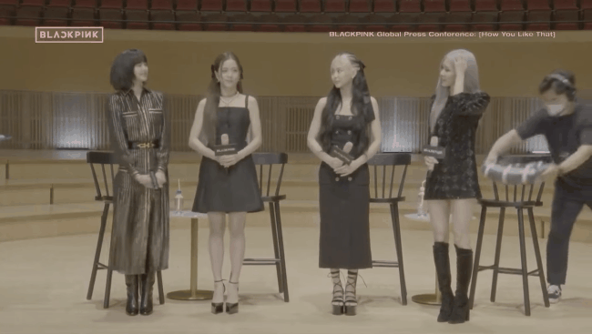 Hương Giang là sao Việt đầu tiên học sao Hàn tránh hớ hênh nhờ “chiếc chăn thần thánh”? ảnh 5