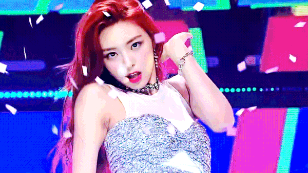 Vì sao Yuna (ITZY) tỏa sáng nhờ mái tóc đỏ rực rỡ nhưng không có ý định nhuộm lại lần nữa? ảnh 2