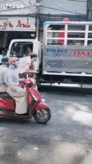 Nghi vấn Trấn Thành “phớt lờ” đề nghị chụp hình của khán giả: Có đáng bị chê “chảnh”? ảnh 1