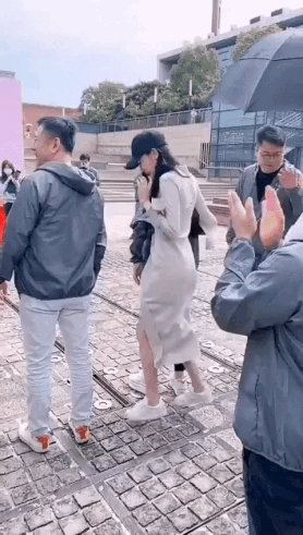 Khoảnh khắc hài hước khi Nhiệt Ba bị côn trùng lao đến Dương Dương có đáng bị chỉ trích là lạnh lùng khi làm điều này với Địch Lệ Nhiệt Ba? ảnh 2
