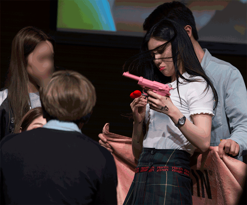 Từ chuyện “chiếc chăn thần thánh” mới thấy sao Hàn thà xấu một chút còn hơn lộ hàng ảnh 12