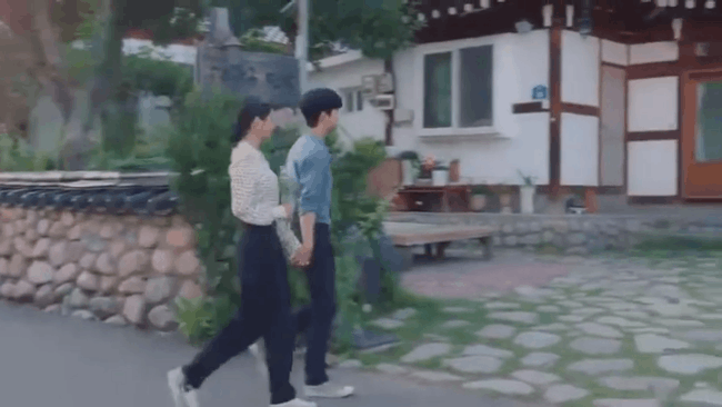 Chân dài miên man nhưng Seo Ye Ji vẫn bị dìm dáng vì kiểu quần “chân ngắn một mẩu” này ảnh 2