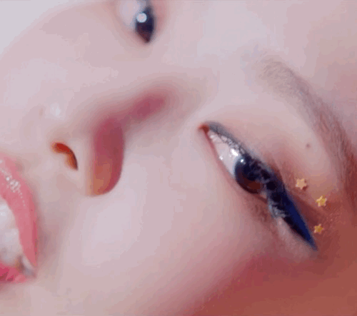 Hình ảnh gây tranh cãi của Jennie trong MV "Ice Cream" Có bất công cho Jennie (BLACKPINK) khi bị tố "sao chép Ariana Grande" vì hành động này? ảnh 4