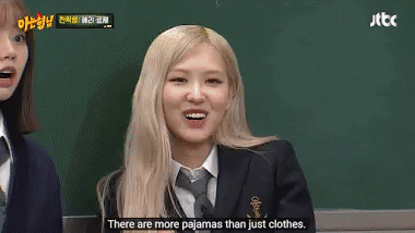 Đồ hiệu không thiếu nhưng Rosé miệt mài rút ví cho một loại trang phục ít ai quan tâm ảnh 2