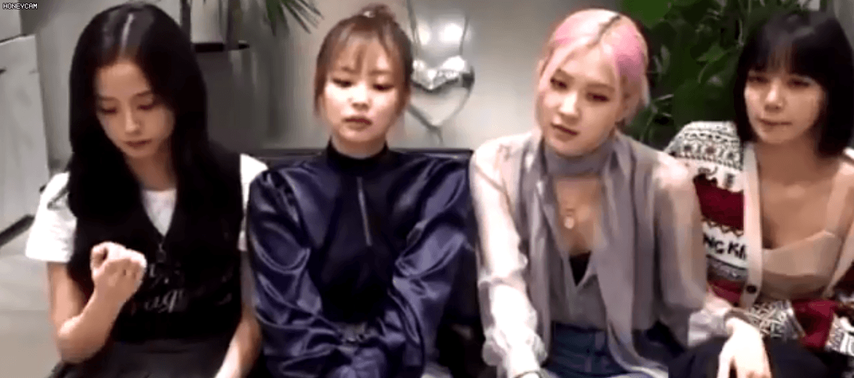 Có thể thấy Jisoo có lúc không hào hứng với câu chuyện Cùng lên show truyền hình Mỹ mà sao biểu cảm của BLACKPINK lại chia thành hai nửa đối lập? ảnh 2