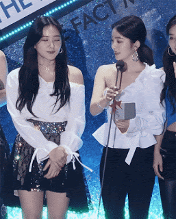 Nhìn những hành động này, netizen gọi Irene (Red Velvet) là “cô tiên quốc dân” cũng đúng ảnh 6