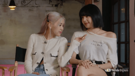 Lisa mang khoe dây chuyền đặc biệt mà sao fan lại thấy thương em út BLACKPINK quá chừng? ảnh 4