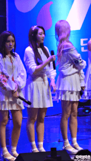 Chuyện những cô gái bỗng dưng nổi tiếng khắp K-Pop nhờ được côn trùng ghé thăm ảnh 2