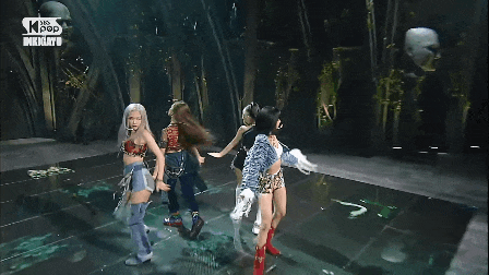 "Nhóm nữ nhảy đều nhất K-Pop" gây tranh cãi khi không gọi tên BLACKPINK, TWICE, Red Velvet ảnh 1