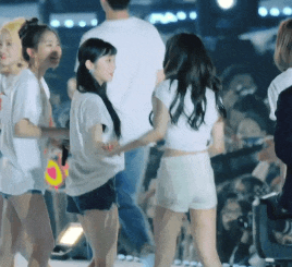 Cư dân mạng lại tranh cãi về chiều cao của Taeyeon (SNSD) và Irene (Red Velvet) ảnh 2