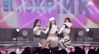 Cứ ngỡ Jennie (BLACKPINK) quên vũ đạo, hóa ra nhảy sai là có lý do cả đấy! ảnh 3