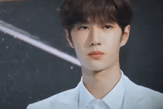 Cùng đối mặt với đèn flash mà sao Hàn và Trung có phản ứng hoàn toàn trái ngược ảnh 10