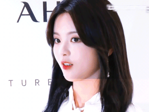 Cùng đối mặt với đèn flash mà sao Hàn và Trung có phản ứng hoàn toàn trái ngược ảnh 8