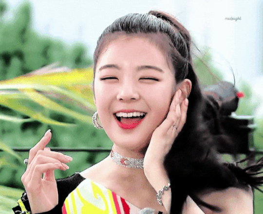 “Nụ cười hình trái tim” là thế nào mà các idol này được người Hàn khen hết lời? ảnh 10