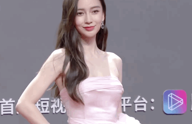 Cùng đối mặt với đèn flash mà sao Hàn và Trung có phản ứng hoàn toàn trái ngược ảnh 9