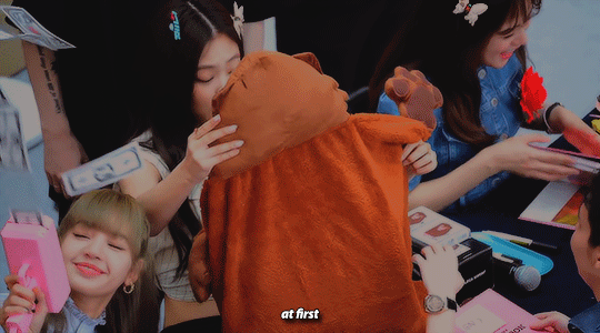 Nhìn lạnh lùng sang chảnh vậy thôi chứ Jennie chính là thánh nhút nhát của BLACKPINK ảnh 5