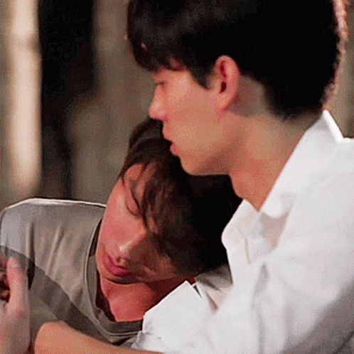 Tine hiểu được đây chính là tình cảm chân thành mà cậu bấy lâu vẫn luôn tìm kiếm. 2gether The Series, bản nhạc thanh xuân ngân lên từ những trái tim biết yêu thương ảnh 3
