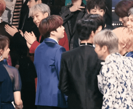 Vì đâu khoảnh khắc này của Yoona (SNSD) và V (BTS) lại được thả tim rần rần? ảnh 6