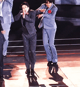 Đầu gối của idol K-Pop có bí quyết gì mà chịu được những động tác vũ đạo này? ảnh 7