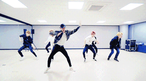 Đầu gối của idol K-Pop có bí quyết gì mà chịu được những động tác vũ đạo này? ảnh 12