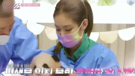 Rắc rối BLACKPINK bế ẵm gấu trúc ngày càng trầm trọng, YG Ent phản ứng nhanh bất ngờ ảnh 1