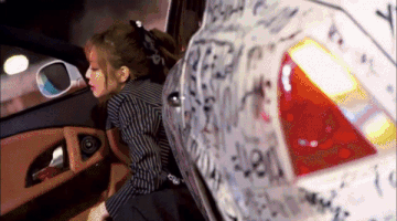 Xem những cảnh bị cắt khỏi MV "Lovesick Girls", dân tình chỉ thêm bực mình với YG Ent ảnh 3