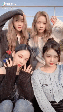 aespa lộ nhan sắc thật qua video đăng trên TikTok aespa lộ nhan sắc thật: Không ai sở hữu visual đủ làm “nữ thần K-Pop” như Yoona, Irene ảnh 2