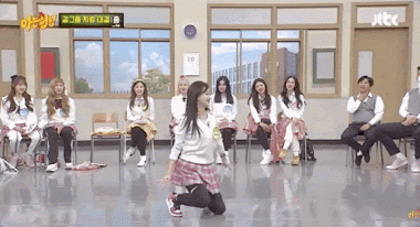 Fan sửng sốt khi Naeun (April) làm động tác tế nhị trước máy quay: Đáng yêu hay quá đà? ảnh 3