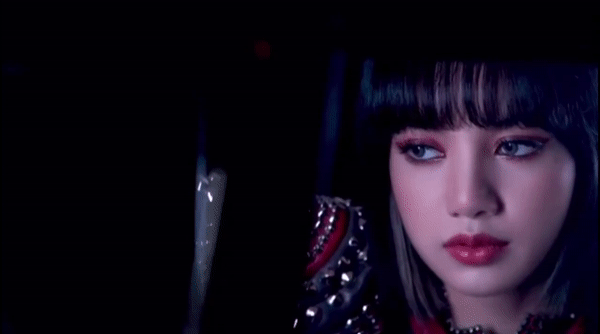 Xem những cảnh bị cắt khỏi MV "Lovesick Girls", dân tình chỉ thêm bực mình với YG Ent ảnh 5