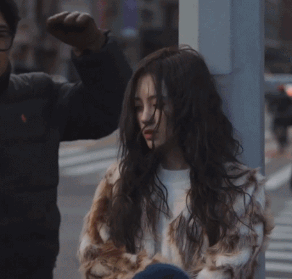 Tóc mái bất biến của Lisa (BLACKPINK) không thể so với “thiên hạ vô địch” Cúc Tịnh Y ảnh 2