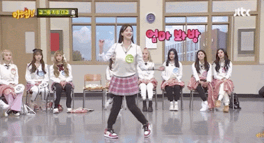 Fan sửng sốt khi Naeun (April) làm động tác tế nhị trước máy quay: Đáng yêu hay quá đà? ảnh 2