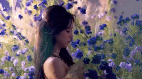 Xem những cảnh bị cắt khỏi MV "Lovesick Girls", dân tình chỉ thêm bực mình với YG Ent ảnh 2