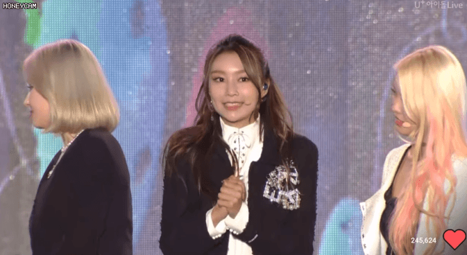 Nancy bị chỉ trích vì ho ngay trên sân khấu mà không che mic Khổ như làm idol K-Pop: Một phản ứng bình thường của cơ thể cũng có thể tạo ra tranh cãi ảnh 2