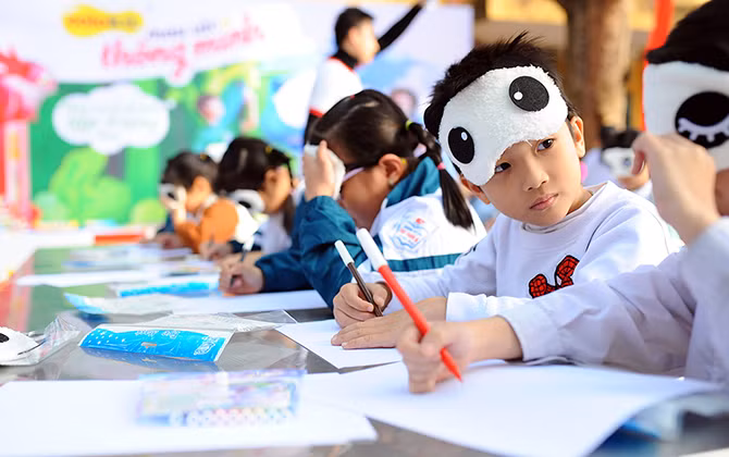 Học sinh lớp 5 thiết kế thư viện trường trong mơ ước