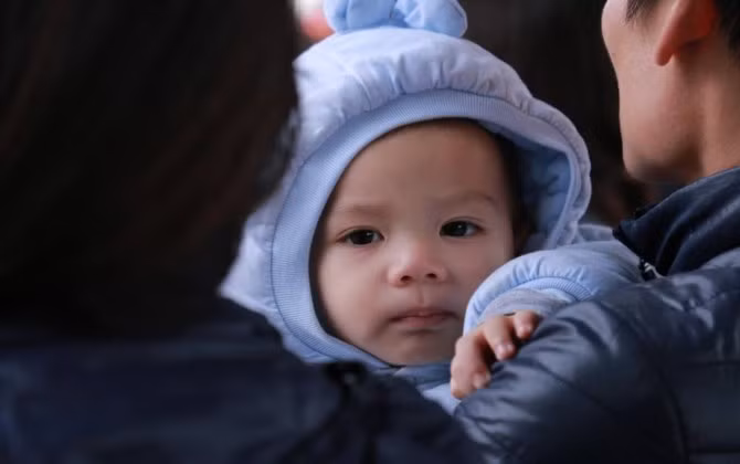 Dòng người về quê đón Năm mới trong gió rét