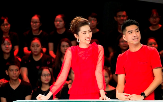 Diễn viên "Gạo nếp, gạo tẻ" Thúy Ngân đo sắc cùng Angela Phương Trinh tại "Nhanh như chớp"