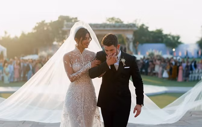 Ngắm nhan sắc ngọt ngào của cô nàng đang “giữ chặt” trái tim Nick Jonas