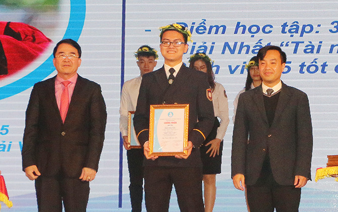 Gần 100 Sinh viên Hải Phòng được vinh danh là "Sinh viên 5 tốt"