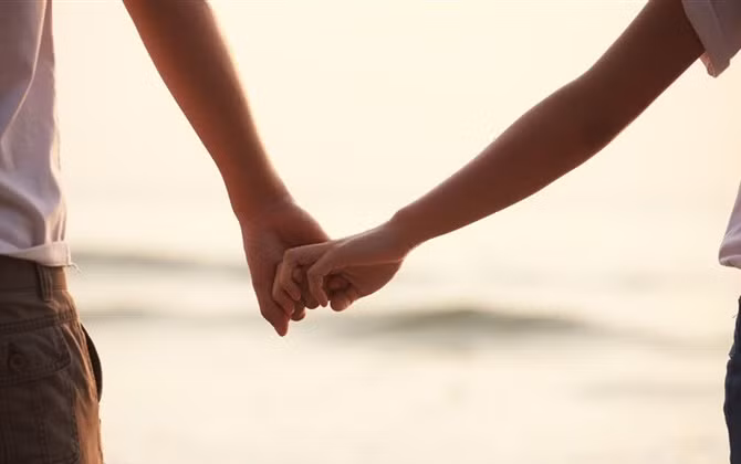 "Giải mã" những cái nắm tay của chàng