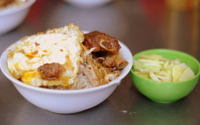 Thử ghé thăm 2 quán ăn ngon nổi tiếng lâu đời phố Mai Hắc Đế (Hà Nội)