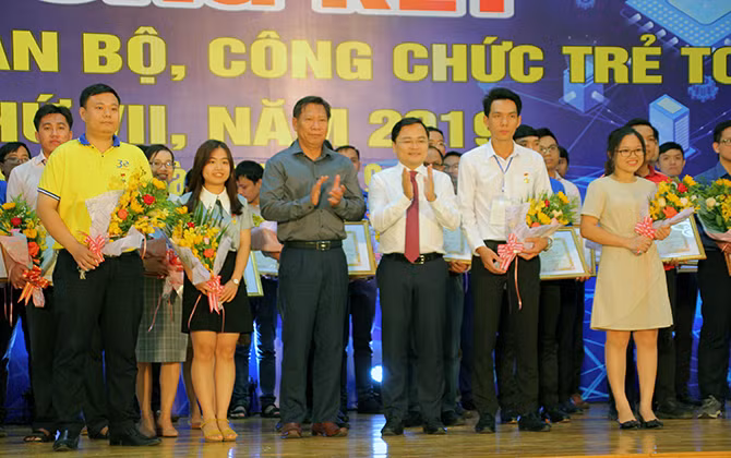 Trao giải thi Tin học cán bộ trẻ toàn quốc năm 2019