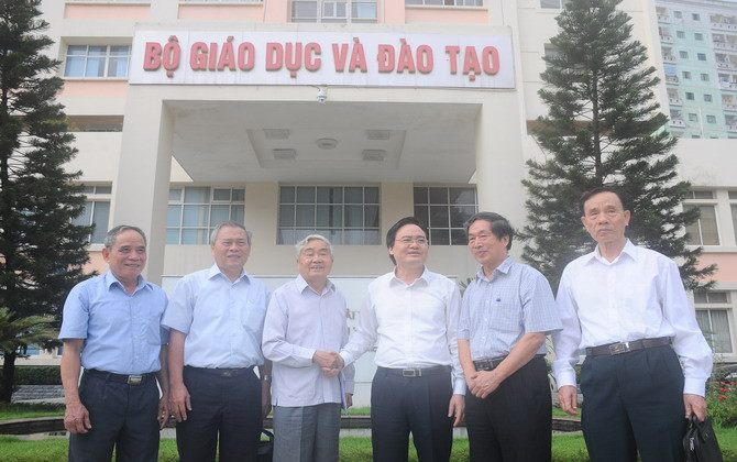 Thi và tuyển sinh: Vẫn bộc lộ hạn chế, yếu kém