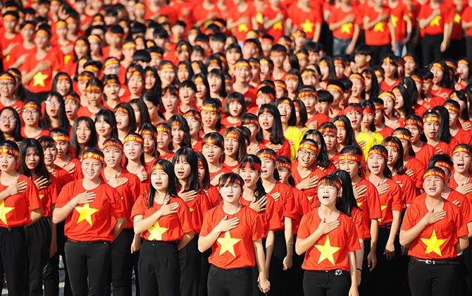 Tuổi trẻ Việt Nam tự hào tiến bước dưới cờ Đảng