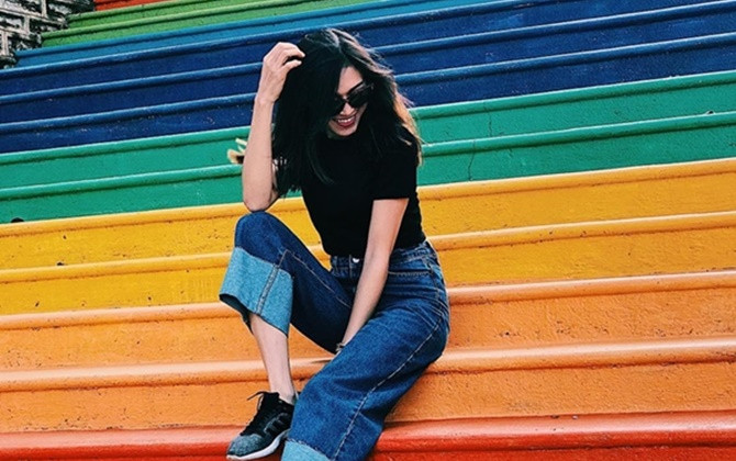 Không cần đến Malaysia, ở Việt Nam cũng có những bậc thang cầu vồng cho bạn tha hồ "sống ảo"