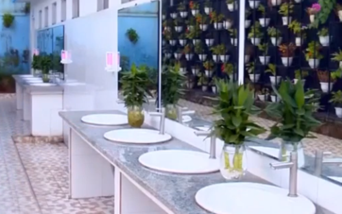 Chiêm ngưỡng WC trường học ở Quảng Ninh "đẹp và sang" chẳng thua khách sạn 5 sao