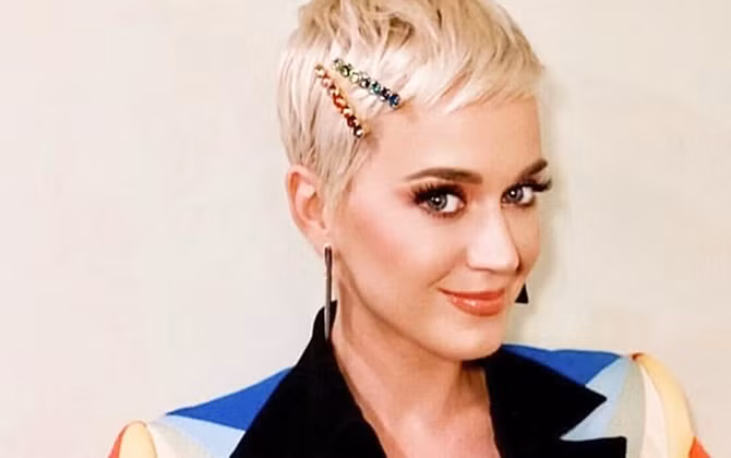 Katy Perry diện thiết kế mới nhất của NTK Công Trí dành tặng cộng đồng LGBT+
