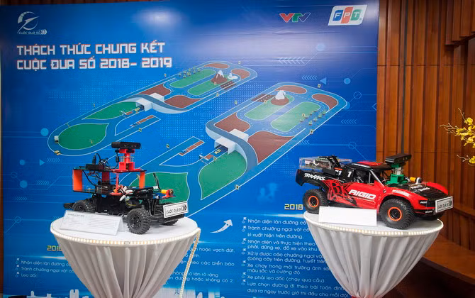 Sinh viên Việt Nam tranh tài cùng sinh viên Anh, Nga trong CK cuộc đua xe tự hành quốc tế