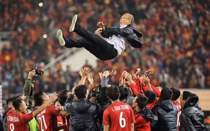 Những hình ảnh “không thể đẹp hơn” ngày Việt Nam vô địch AFF Cup, xem lại cảm xúc vẫn vẹn nguyên!