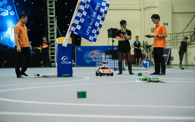 8 đội xuất sắc vào Chung kết lập trình xe tự hành